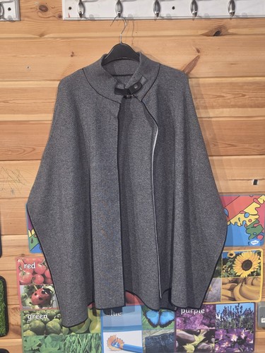Primark grey cape one - one, size