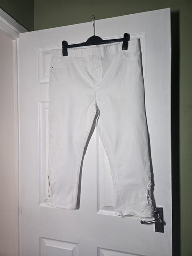 Soon maternity cropped white - cropped,