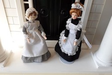 1:12 Dolls House Dolls x 2 Victorian/Edwardian Kitchen Maids Servants + Stands