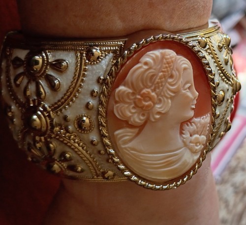 Amedeo carved cameo - amedeo, wide