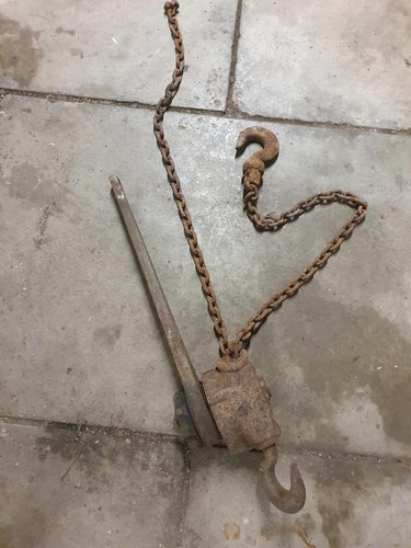 Vintage heavy morris engine - heavy,
