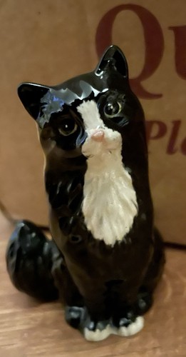 Royal dolton seated - royal, cat