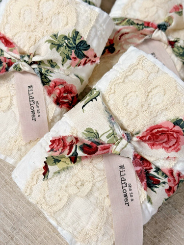 Lovely ivory quilt fabric - lovely, roll