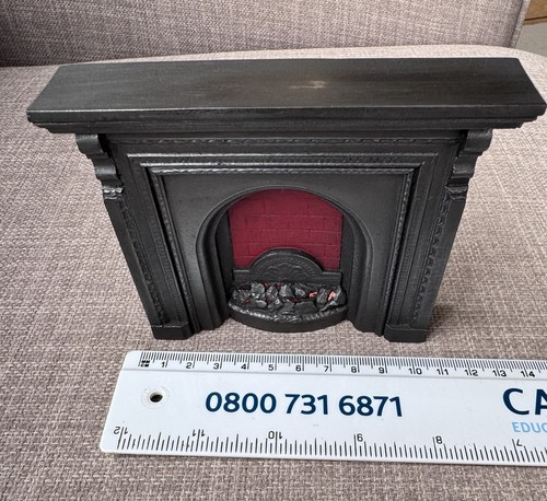 Decorative small scale cast - small,