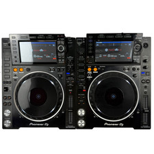 2x Pioneer DJ CDJ 2000NXS2 &