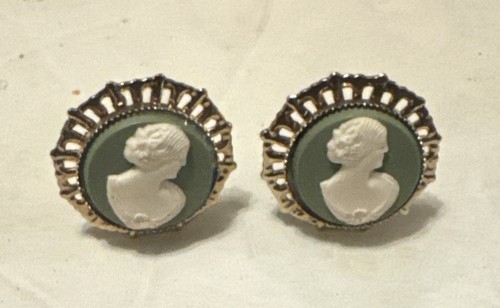 Vintage green cameo clip