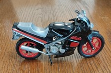Maisto? 1/18 Kawasaki GPz600R Ninja Motorcycle/ Motorbike. NO BOX. Red wheels.