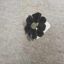 Diva Ladies Black/Silver Large Open Flower Cocktail Ring- new