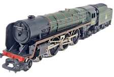 Hornby R033 BR Green 7MT 4-6-2