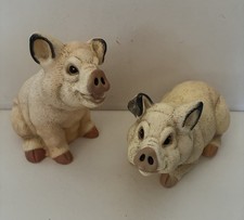 2 VINTAGE ART LINE INC. PLASTIC GARDEN ORNAMENT PIGS
