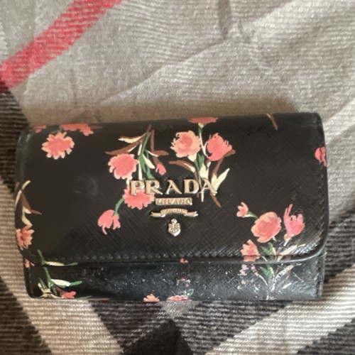 Prada black floral leather key - black,