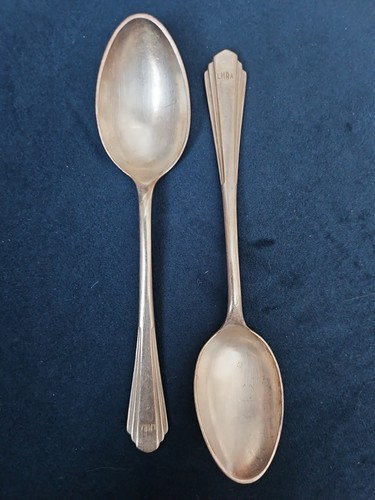 Pair vintage spoons james - pair,