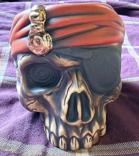 Disney beak and barrel pirate - barrel,