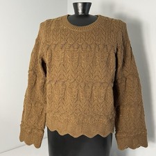 Aaron & Amber Scalloped Hem