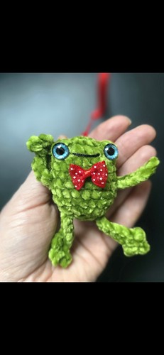 Handmade crochet - 🐸🎉,