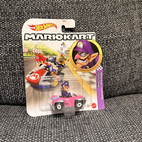 Hot wheels mario kart - mario, waluigi