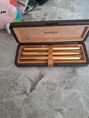 Vintage gold colour parker - colour, pen