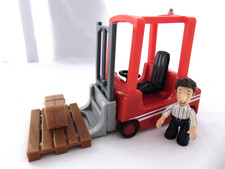 POSTMAN PAT - BEN TAYLOR FIGURE WITH FORK LIFT TRUCK, PALLET AND PARCEL