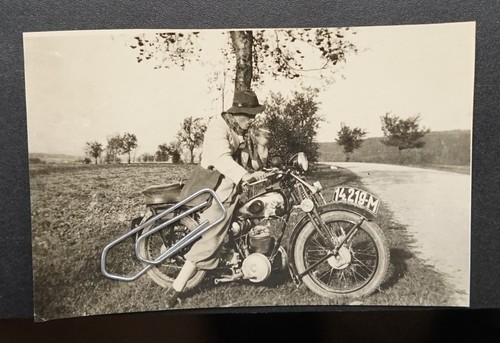 Photo portrait motorcyclist - photo,