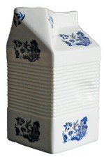 Blue willow pattern Milk