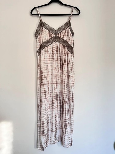 Noisy may brown - may, lace