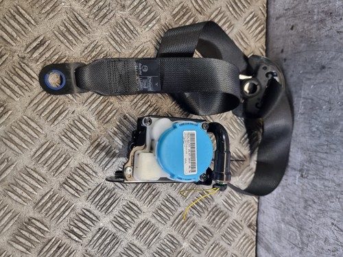 Toyota yaris seat belt - seat,