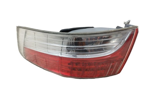 Toyota avensis taillight - toyota,