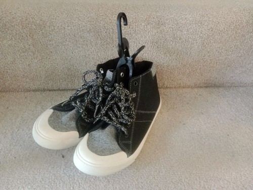 Boy size trainers bnwt - size, 2