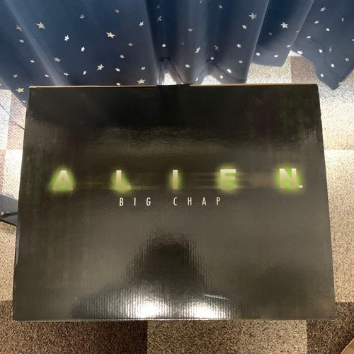 Alien big chap - chap, bust