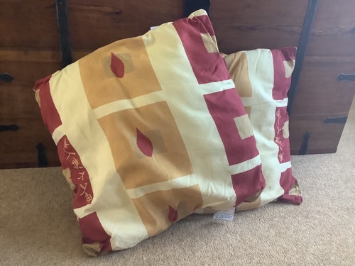 Two vintage scatter - , cushions