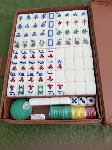 Vintage 1960s mahjong set - mahjong,