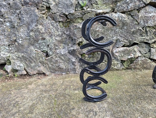 Cycled horseshoe wine - cycled, rack