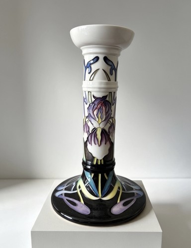 Moorcroft foundation beauty - of,