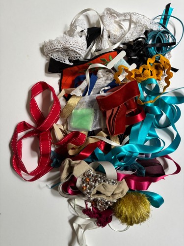 Bundle trims lace - of,