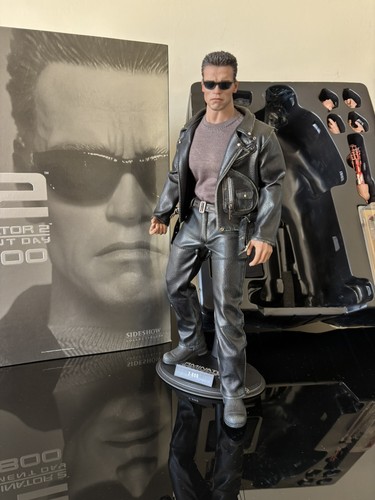 Hot toys terminator 800 - terminator, t-800