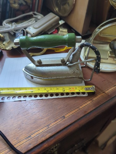 Small vintage electric iron - small,