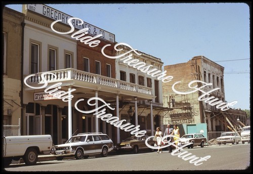Old sacramento street - old,
