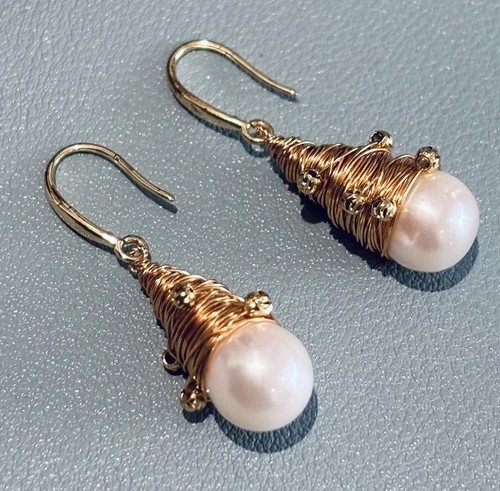 Hand wrapped baroque - hand, pearl