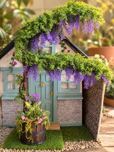 Scale dolls house - dolls,