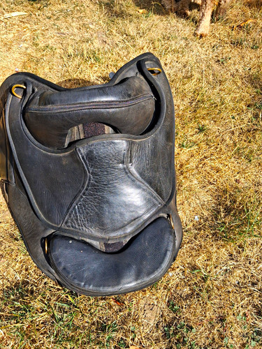 Treeless horse saddle - treeless, leather