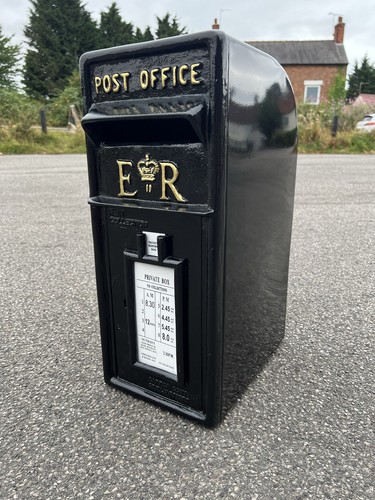 Post box black cast iron - er,