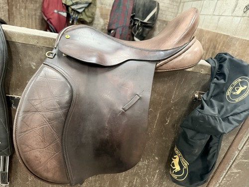 Black country saddle - black,