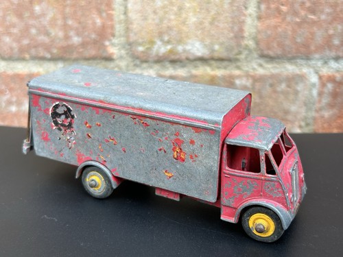 Dinky supertoys 919 guy - dinky,
