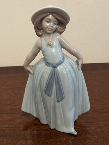 Lladro 6275 rose girl - rose,