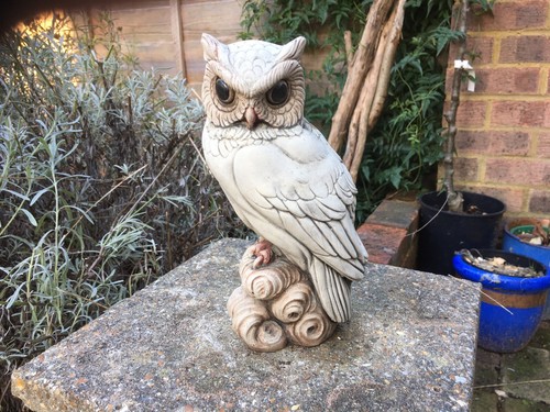 Owl garden ornament hand - -,