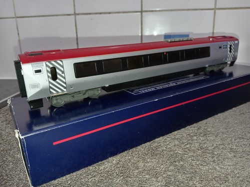 Bachmann virgin voyager - virgin,