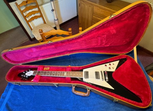 Gibson flying electric - v,