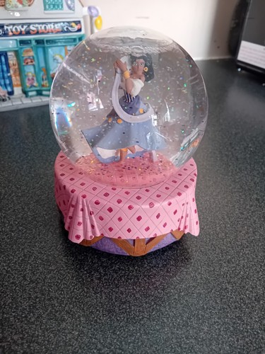 Snowglobe disney hunchback - snowglobe,