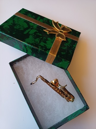 Gold plate saxophon pin brooch - plate,