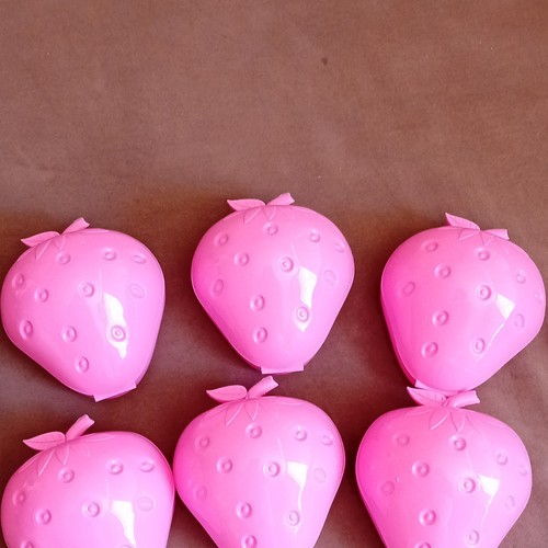 Pink plastic strawberry - pink,
